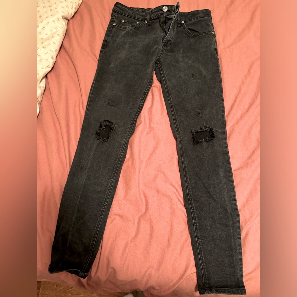 Men’s distressed black skinny jeans
